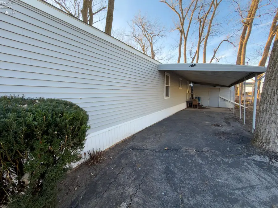 118 Driftwood Drive, Port Clinton, OH 43452 - #2