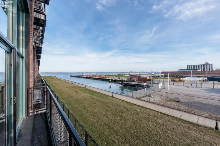 401 W Shoreline Drive #213, Sandusky, OH 44870 - #3
