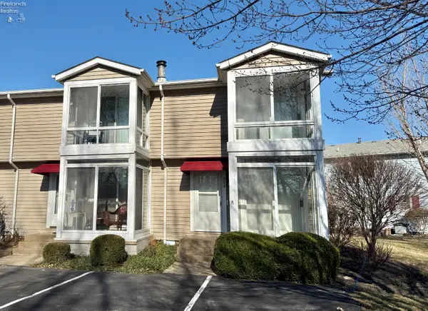 204 N Lakefront Drive #204, Port Clinton, OH 43452