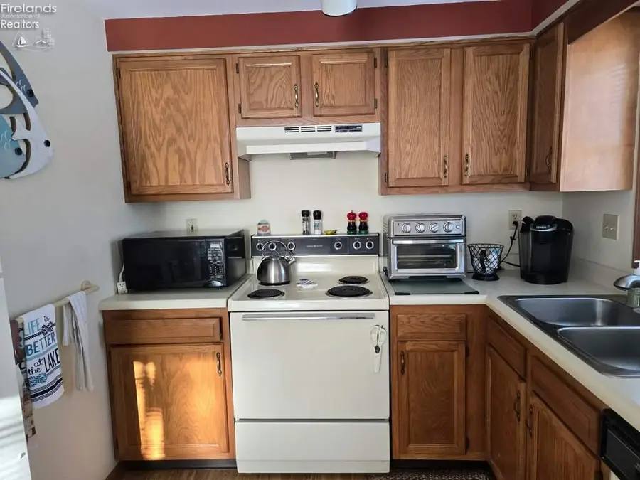 204 N Lakefront Drive #204, Port Clinton, OH 43452 - #3