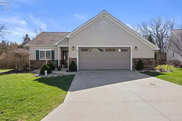 329 Lighthouse Oval, Marblehead, OH 43440