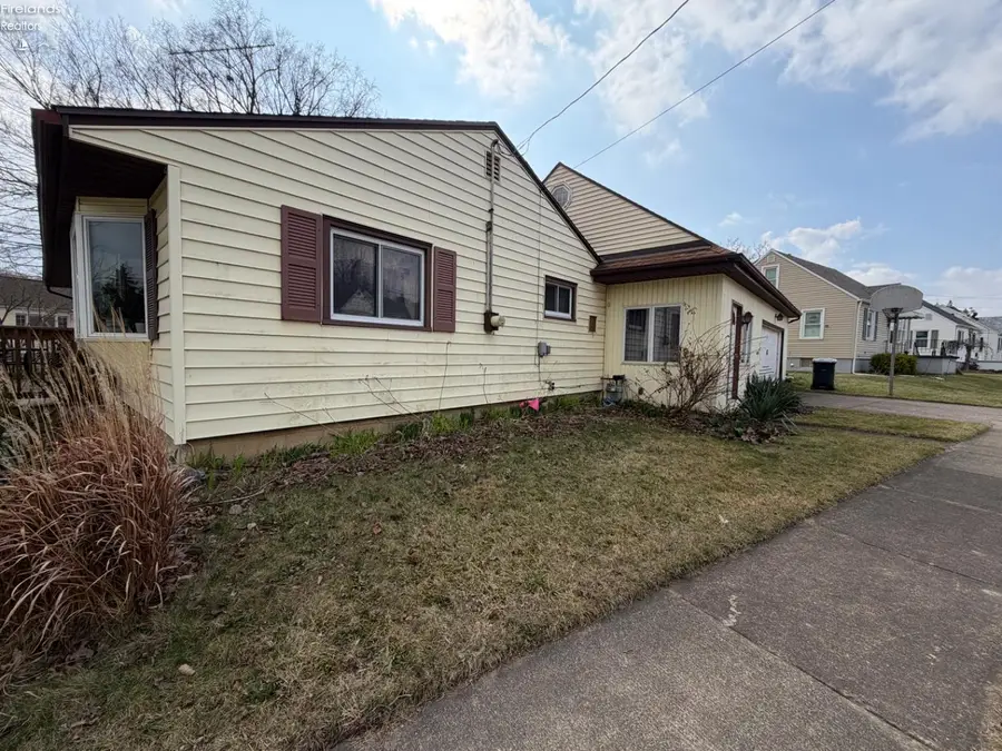 405 E Parish Street, Sandusky, OH 44870 - #3