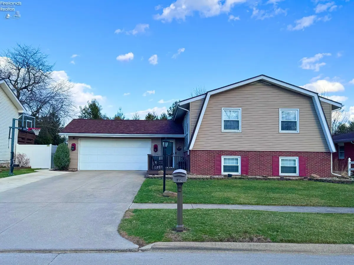 1453 White Ave, Fremont, OH 43420 - #1