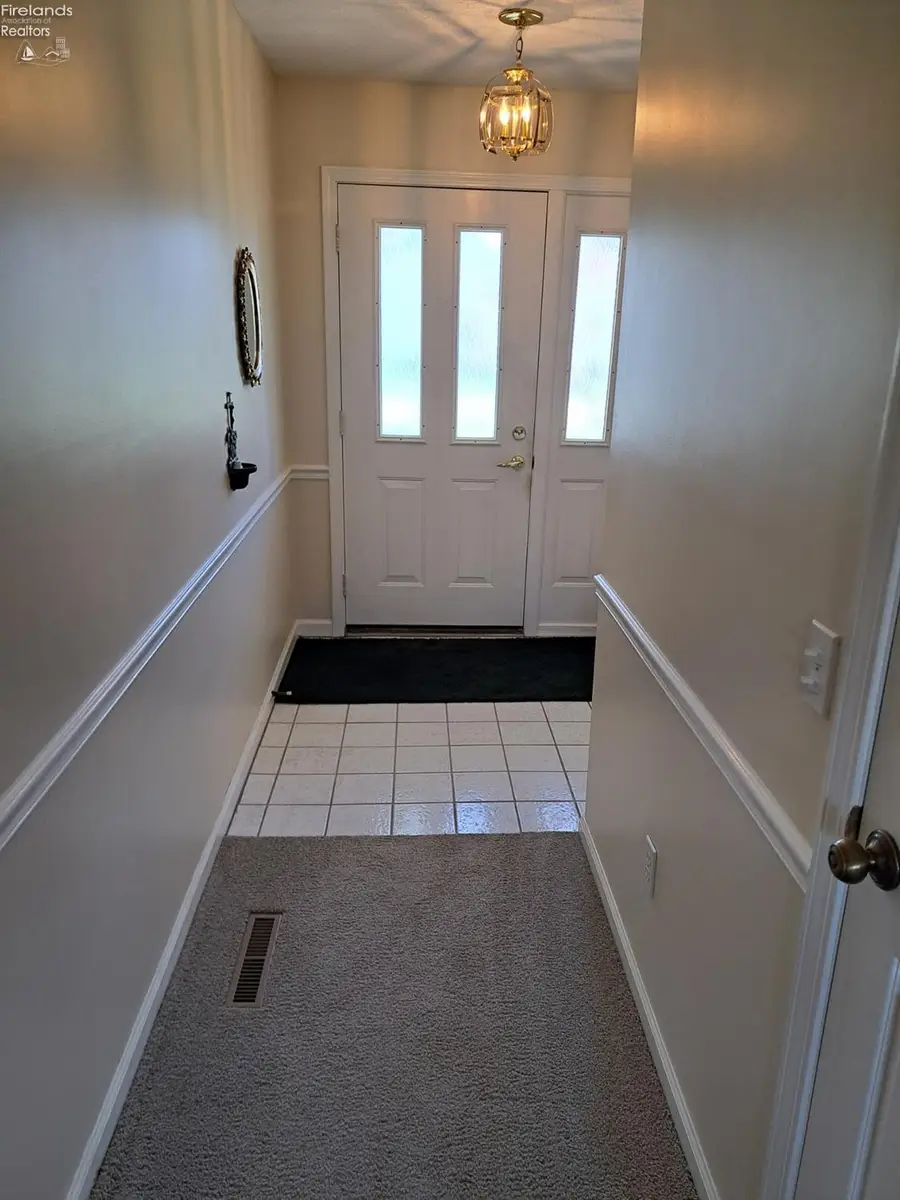 102 Cottage Grove Drive, Fremont, OH 43420 - #2