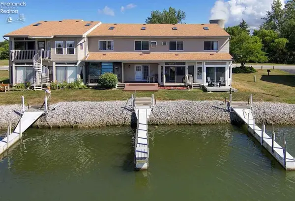 6280 N Harris Harbor Drive, Oak Harbor, OH 43449