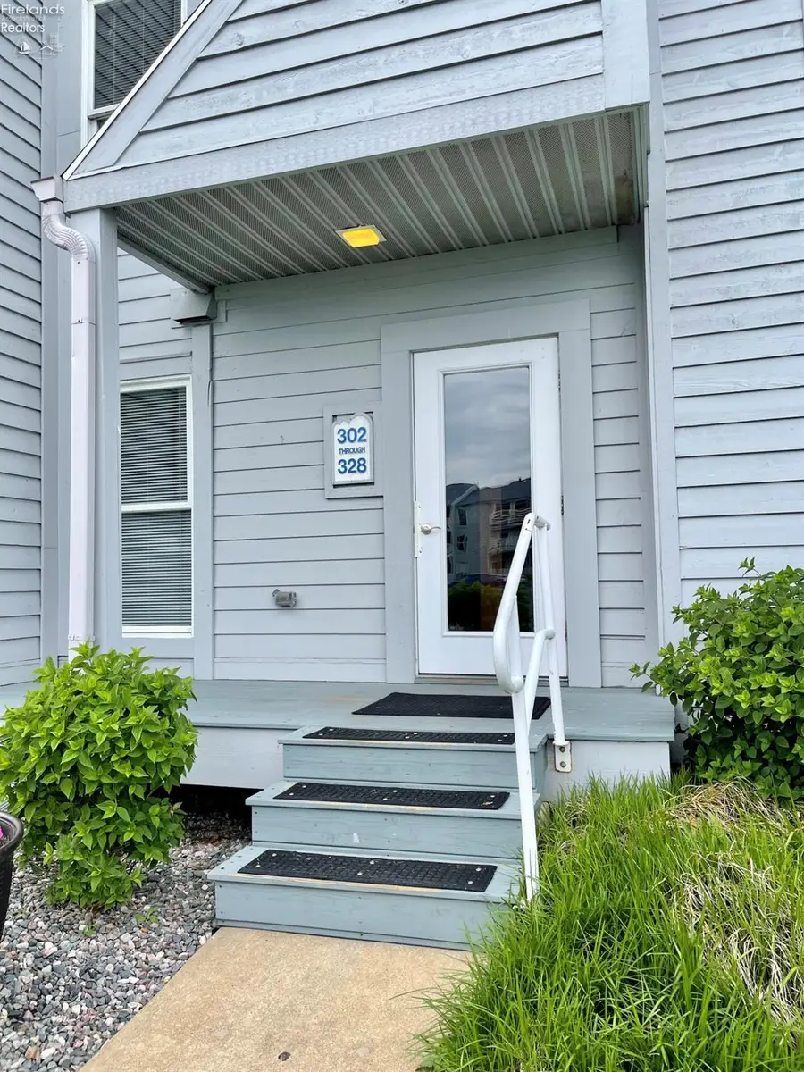 304 Clinton Reef Drive, Port Clinton, OH 43452 - #2