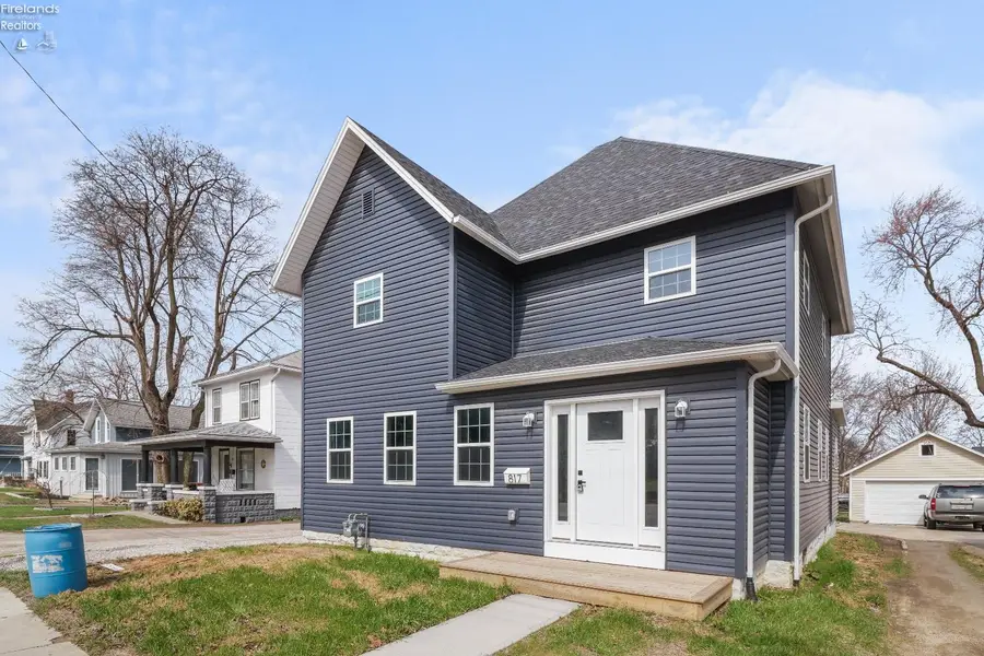 817 E Main Street, Bellevue, OH 44811 - #2