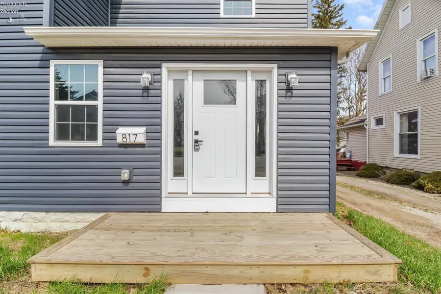 817 E Main Street, Bellevue, OH 44811 - #3