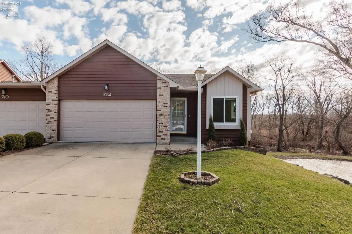 712 Elizabeth Drive, Huron, OH 44839 - #1