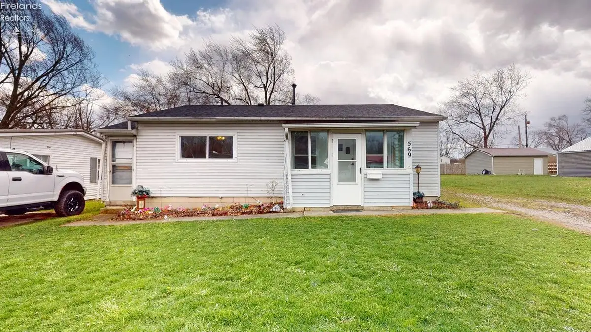 569 W Pearl Street, Willard, OH 44890 - #1