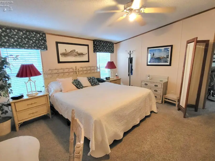 1640 N 1640 N Harbor Crossing Road #206, Marblehead, OH 43440 - #2
