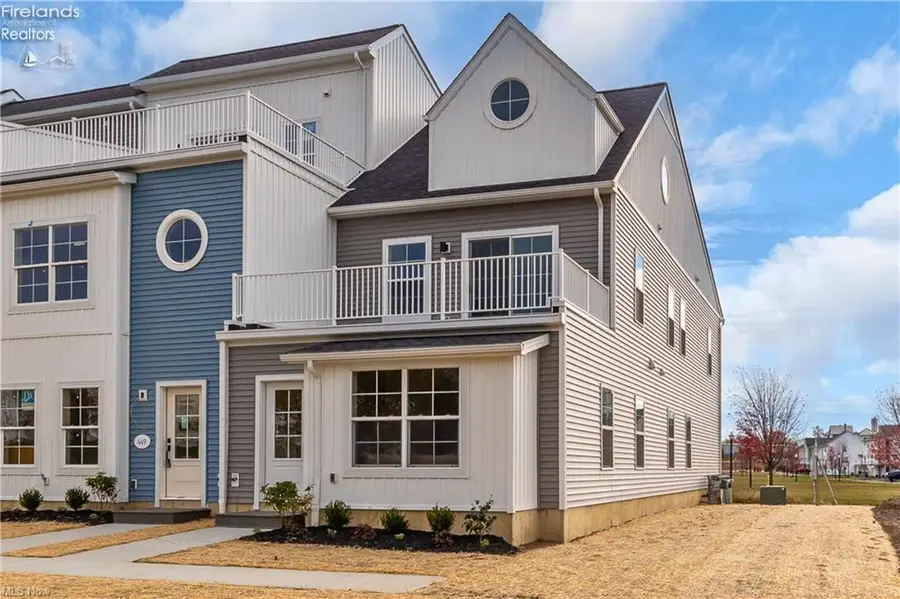 445 Harbor Lane, Lorain, OH 44052 - #2