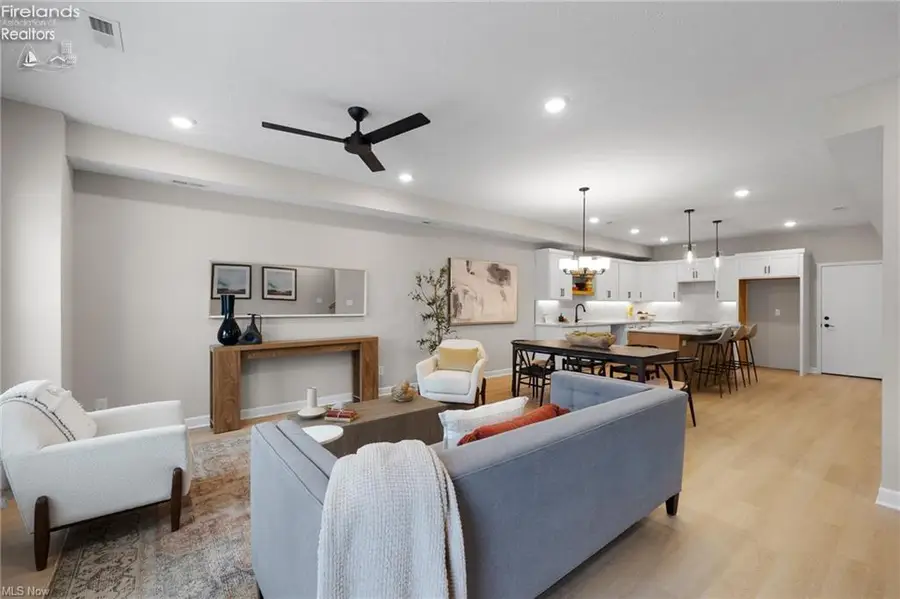 449 Harbor Lane, Lorain, OH 44052 - #3