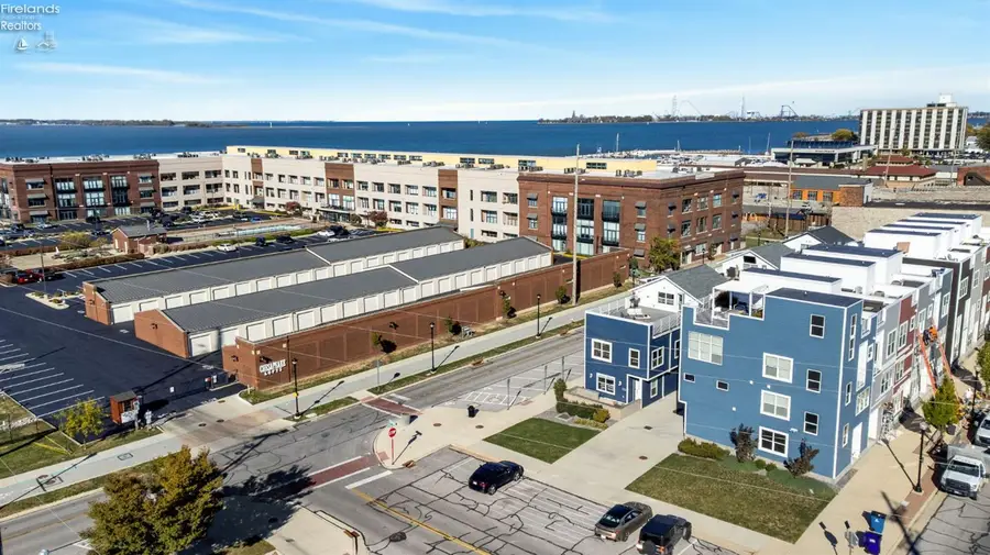 412 W Shoreline Drive, Sandusky, OH 44870 - #3