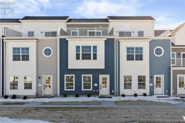 453 Harbor Lane, Lorain, OH 44052