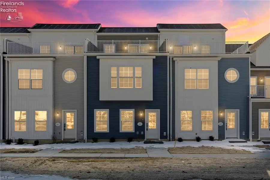 453 Harbor Lane, Lorain, OH 44052 - #2