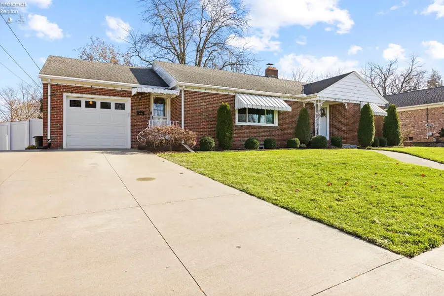 134 Walter Street, Bellevue, OH 44811 - #3