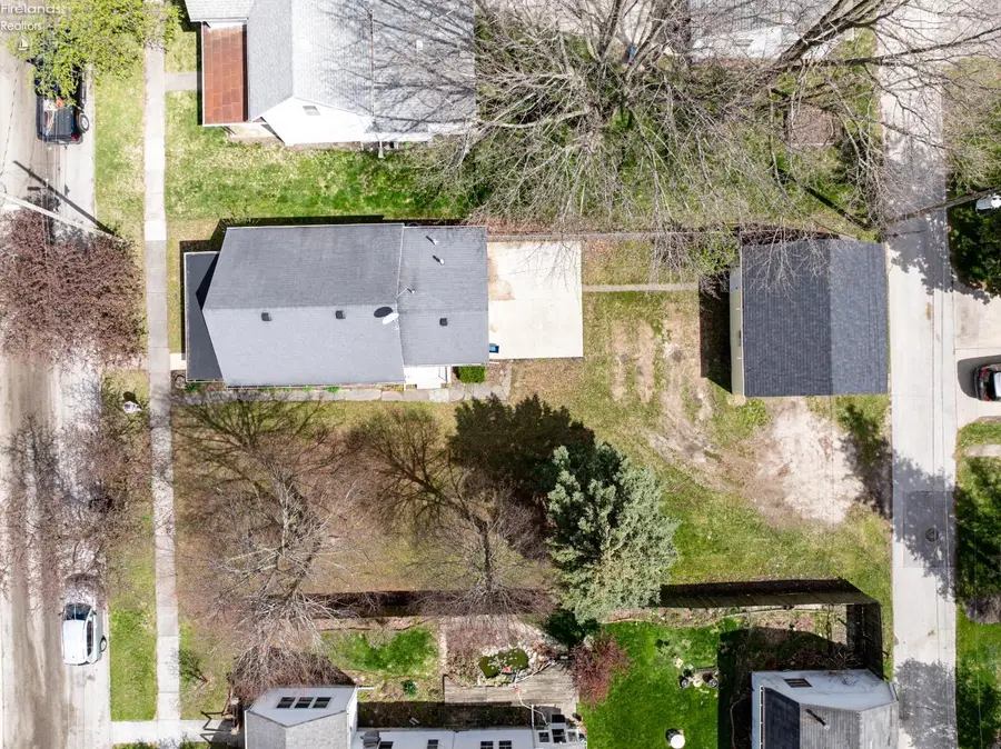 348 E 4th St, Elmore, OH 43416 - #2