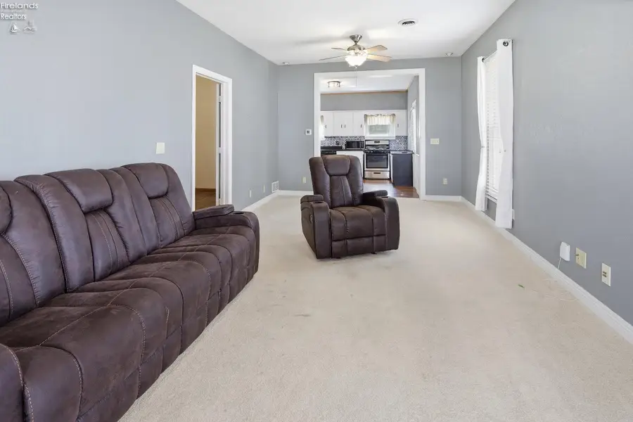 348 E 4th St, Elmore, OH 43416 - #3