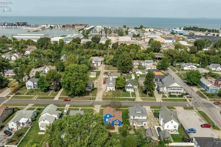 413 W Third Street, Port Clinton, OH 43452 - #2