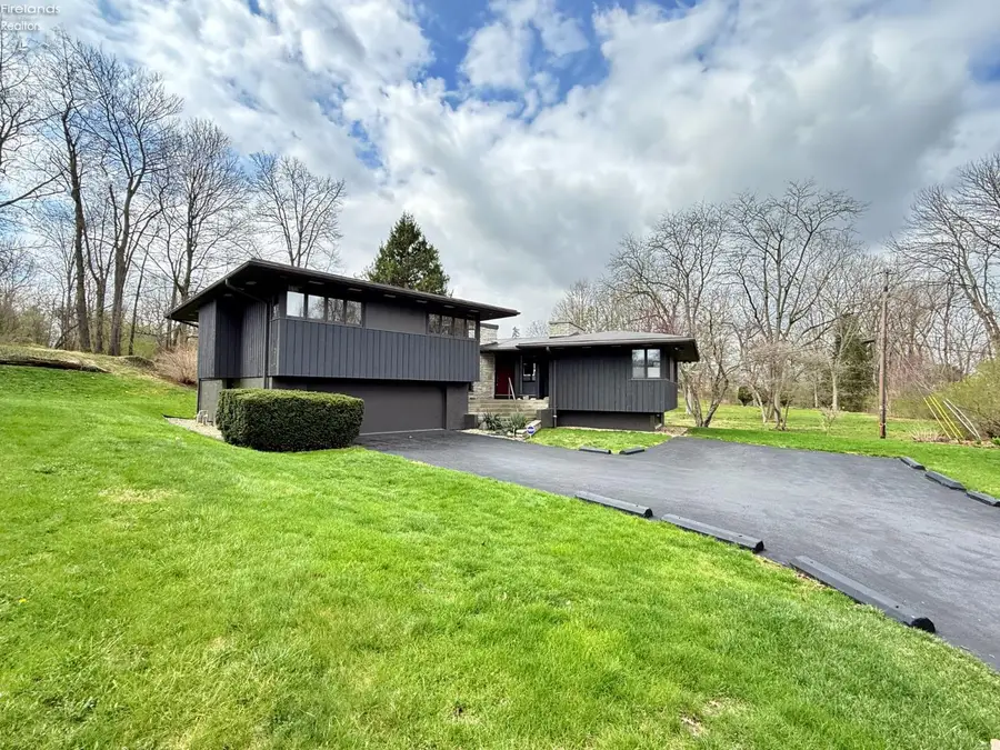 35 S Willow Court, Tiffin, OH 44883 - #2