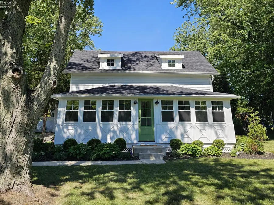 321 Harbor Lane, Kelleys Island, OH 43438 - #2