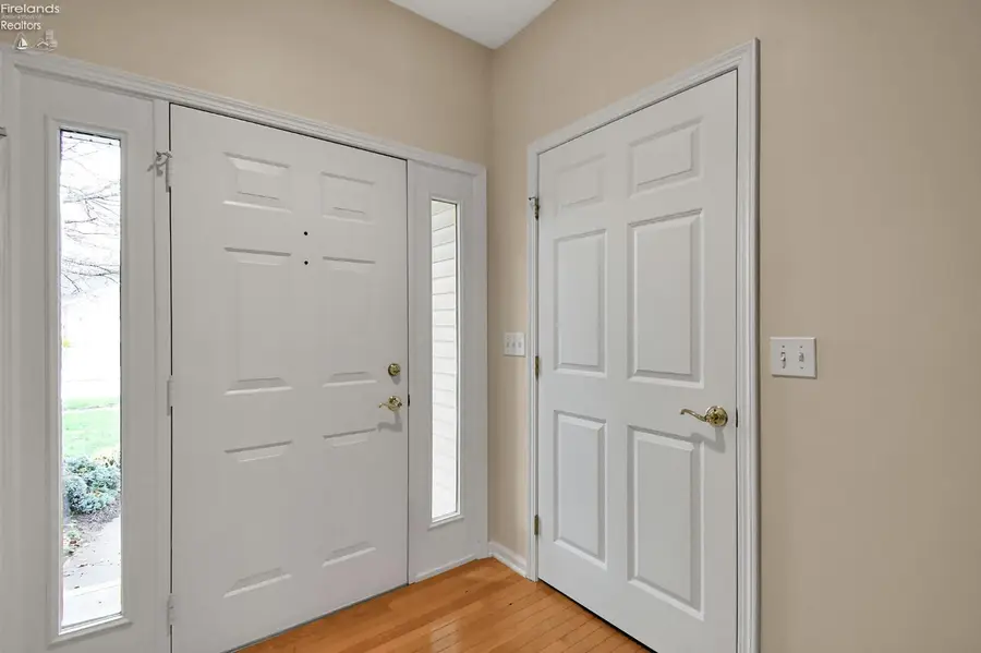 102 Roth Court, Bellevue, OH 44811 - #3