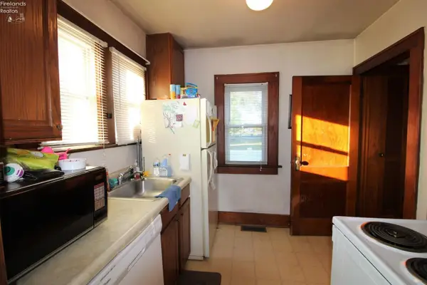 120 W 5th Street, Port Clinton, OH 43452