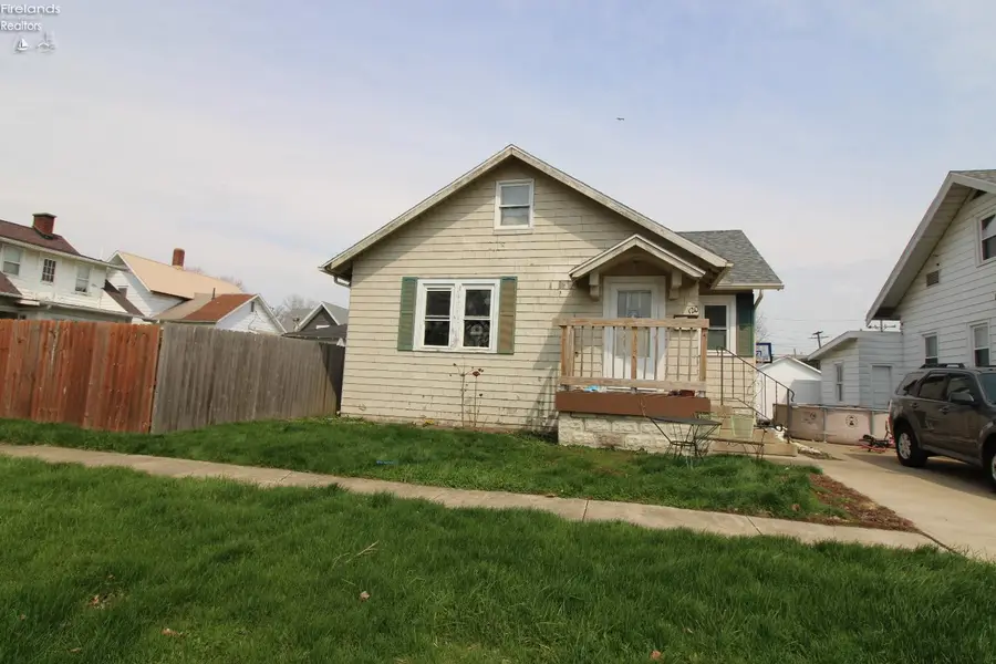 120 W 5th Street, Port Clinton, OH 43452 - #3