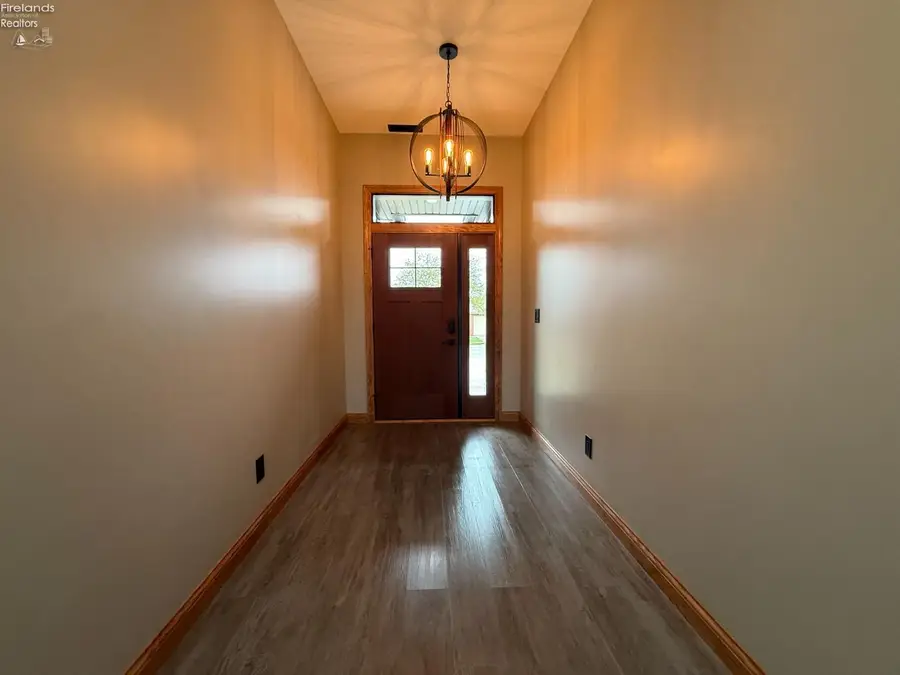 203 Crestwood Drive, Willard, OH 44890 - #2