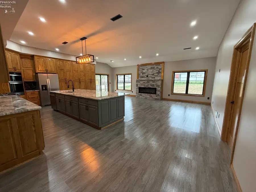 203 Crestwood Drive, Willard, OH 44890 - #3