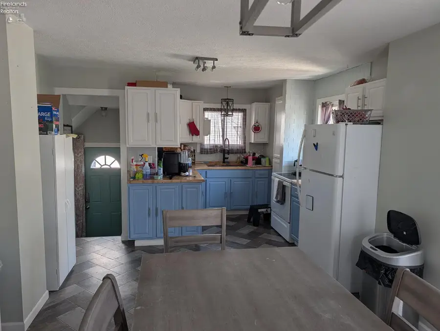 819 Rawson Avenue, Fremont, OH 43420 - #3
