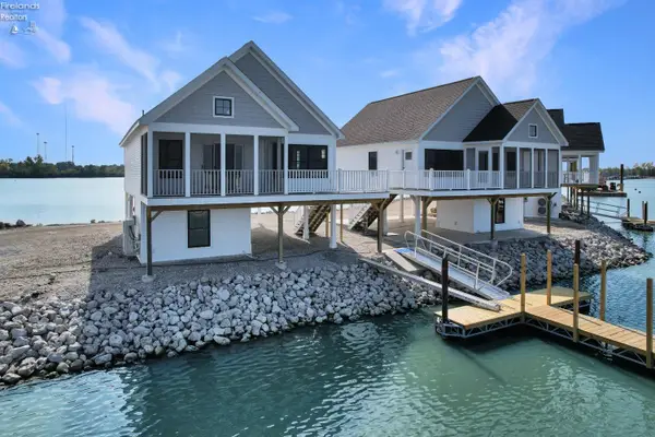 545 W Lakeshore Drive #34, Port Clinton, OH 43452