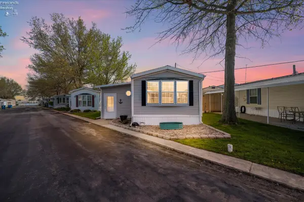 8175 North Shore Boulevard #64, Marblehead, OH 43440