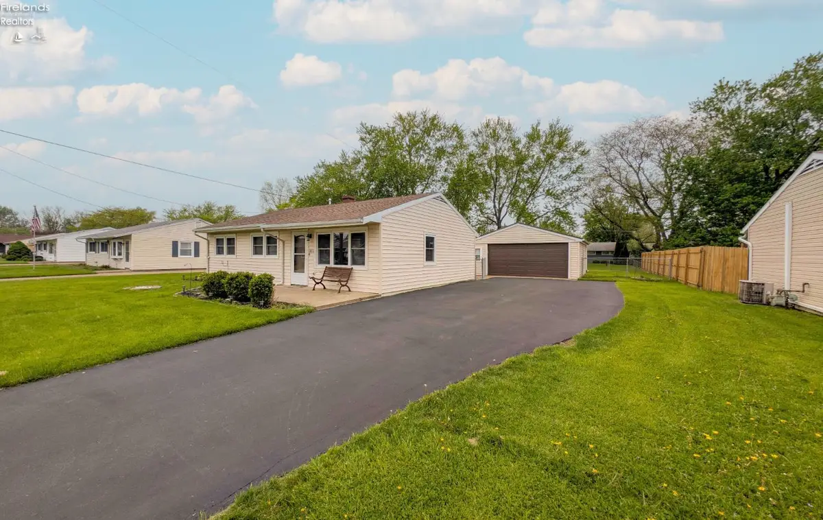 3816 Hoffman Drive, Sandusky, OH 44870 - #1