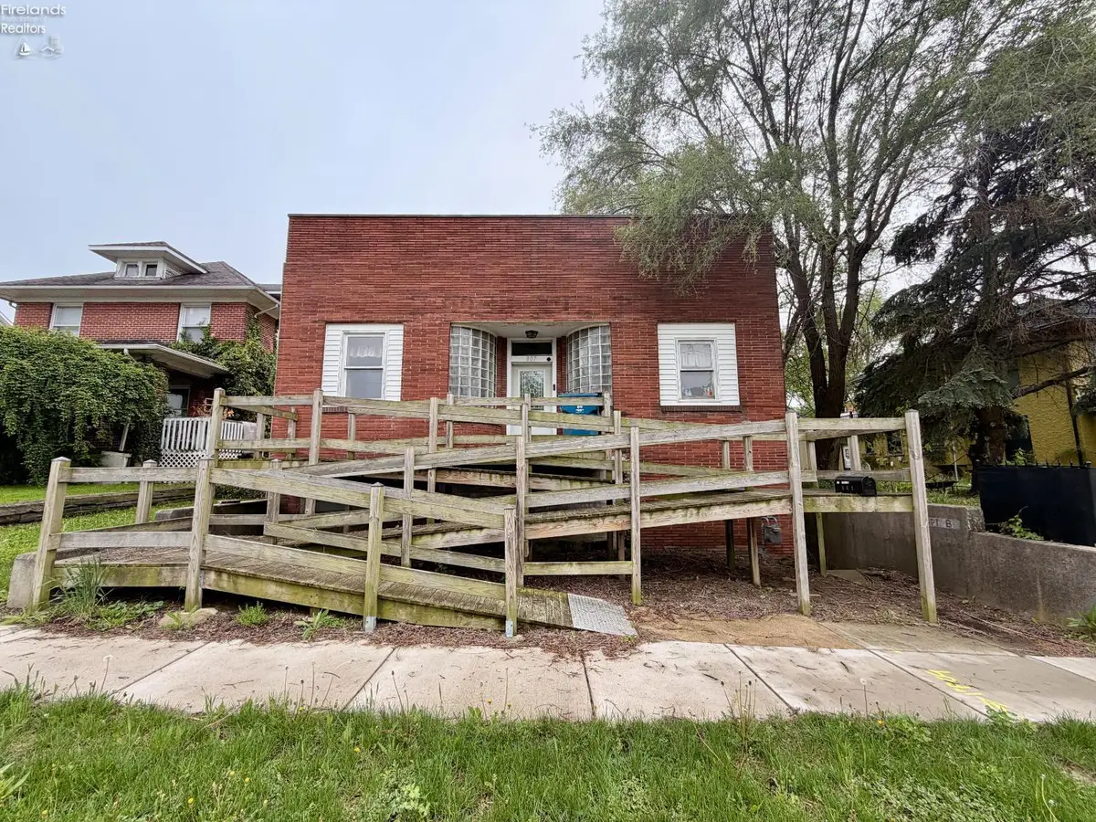 807 E State Street, Fremont, OH 43420 - #1
