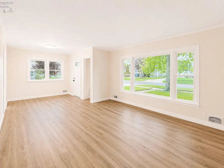 522 W 3rd Street, Port Clinton, OH 43452 - #3