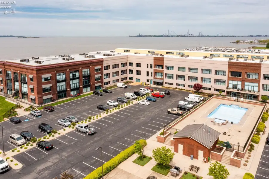 401 W Shoreline Drive #102, Sandusky, OH 44870 - #3