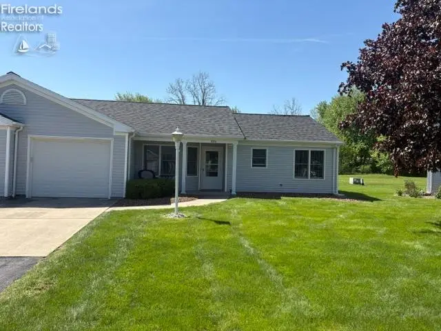 894 Meadow Lane, Fremont, OH 43420 - #1