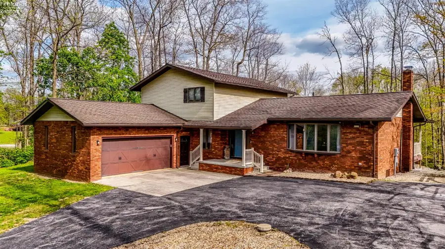 376 Twin Bay Trail, Willard, OH 44890 - #2
