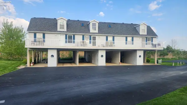 49 N Schooner Point Drive, Port Clinton, OH 43452