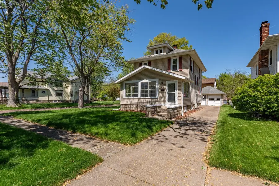 403 E 4th Street, Port Clinton, OH 43452 - #2