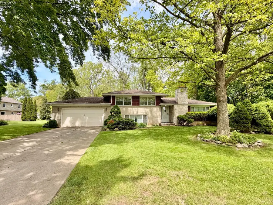 716 South Drive, Fremont, OH 43420 - #2