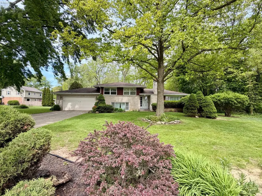 716 South Drive, Fremont, OH 43420 - #3