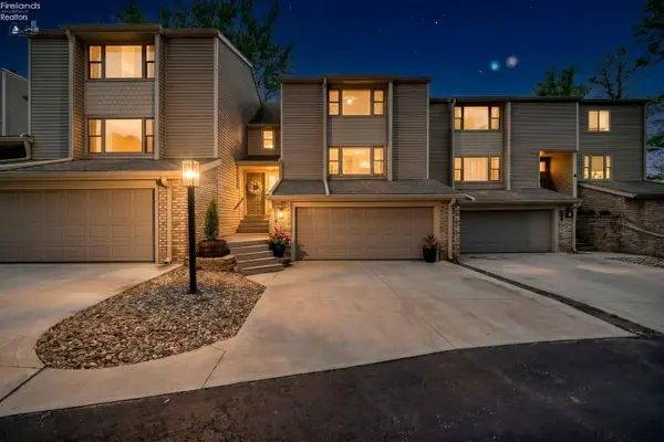 3616 Turfside Circle #B, Huron, OH 44839