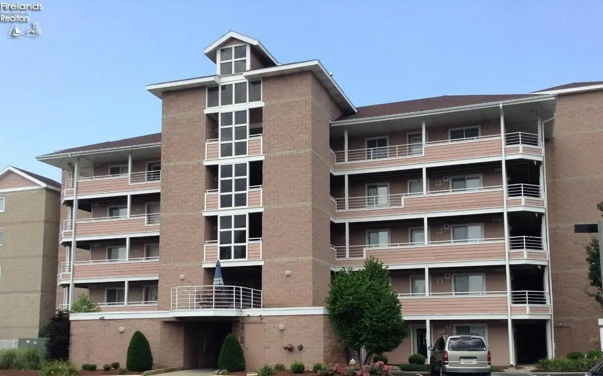 31 Marina Point Drive, Sandusky, OH 44870 - #1