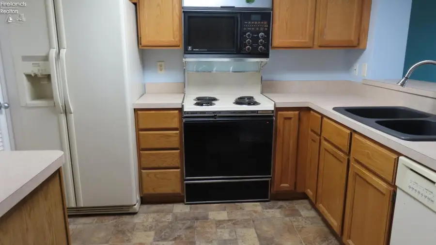 31 Marina Point Drive, Sandusky, OH 44870 - #2