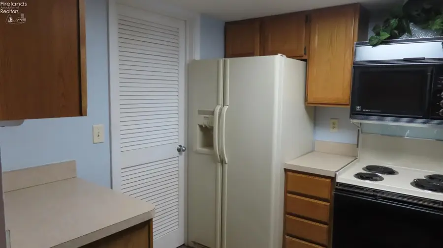 31 Marina Point Drive, Sandusky, OH 44870 - #3