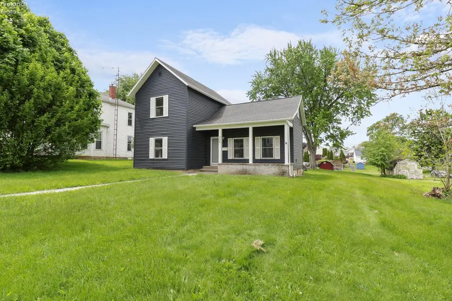 226 Pleasant Street, Bellevue, OH 44811 - #2