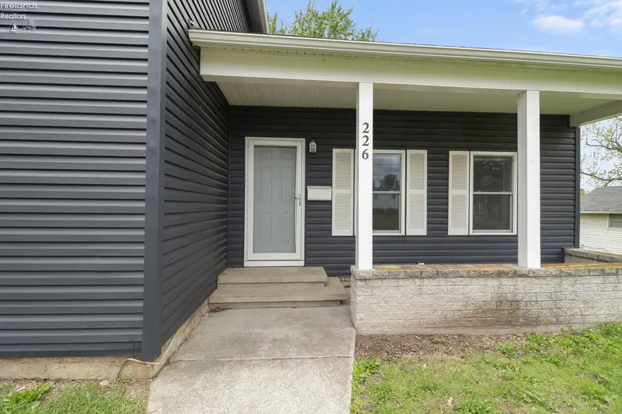 226 Pleasant Street, Bellevue, OH 44811 - #3
